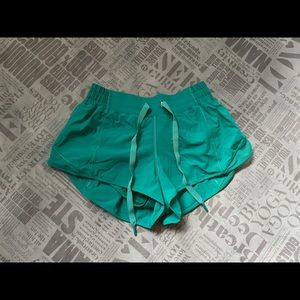 🍋lululemon hotty hot shorts